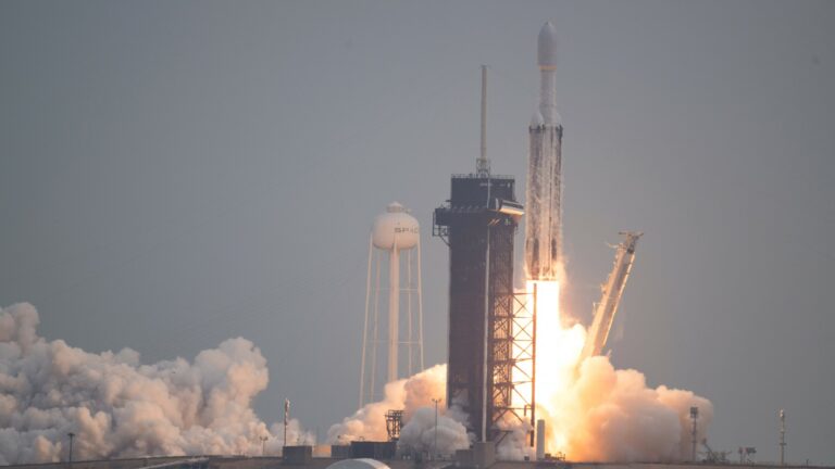 Falcon Heavy de SpaceX lanza la misión Psyche de la NASA a un asteroide metálico