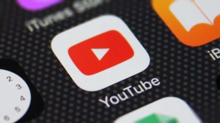 YouTube expande su IA conversacional a televisores para competir en la sala de estar