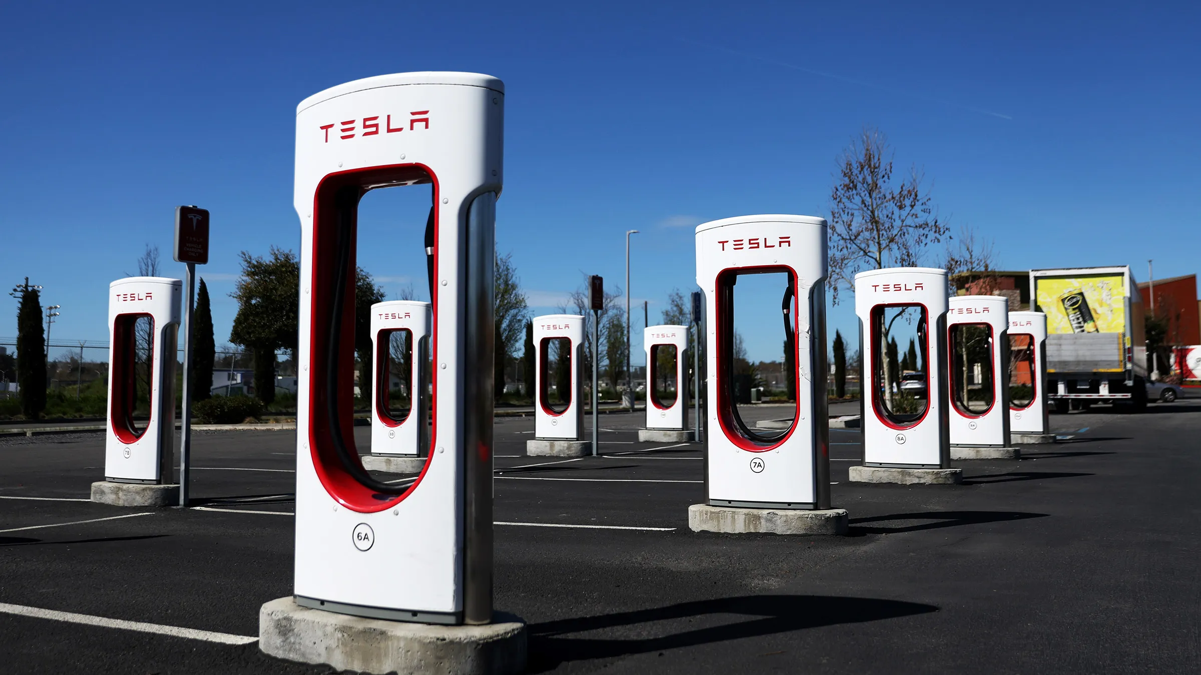 Le réseau rentable de Supercharger de Tesla est dans les limbes après les  licenciements de Musk - TRPlane.com