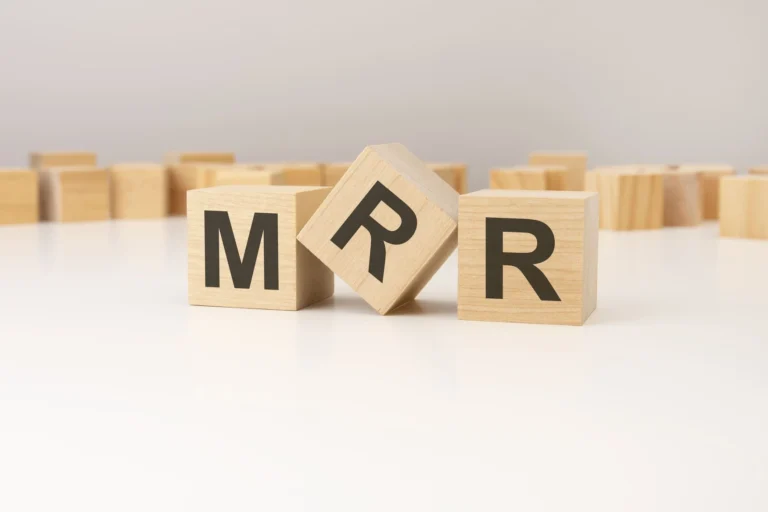 Qué es el MRR (Monthly Recurring Revenue)