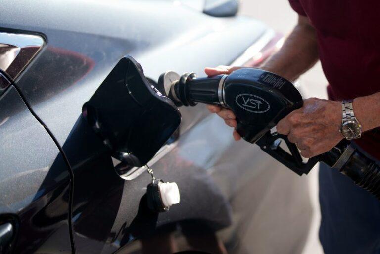 La administración Trump revierte los estándares de eficiencia de combustible, fijando un nuevo objetivo de 34,5 mpg para 2031