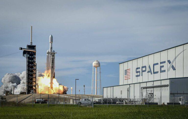 SpaceX negocia una venta secundaria que duplicaría su valoración a 800.000 millones de dólares