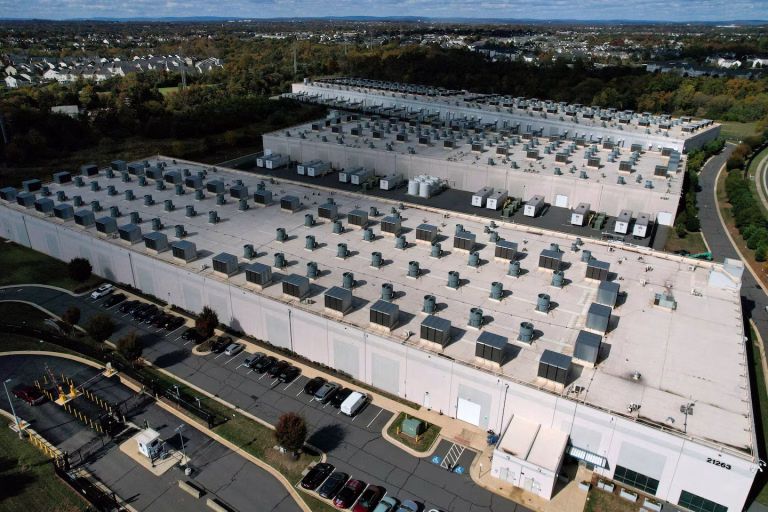 Nueva York frena la construcción de nuevos centros de datos por su impacto ambiental y energético