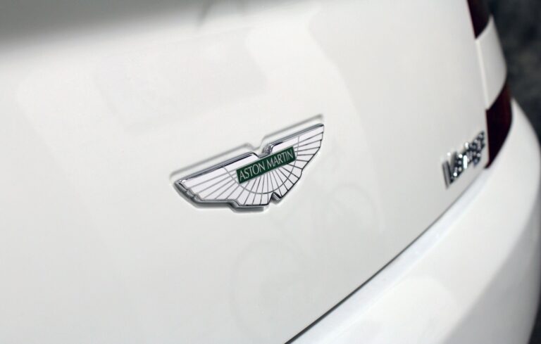 Aston Martin finalmente actualiza su obsoleto sistema de infoentretenimiento