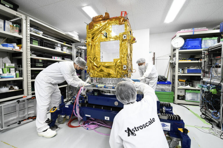 Astroscale obtiene nuevos fondos para ampliar su tecnología de mantenimiento en órbita y limpieza de residuos orbitales