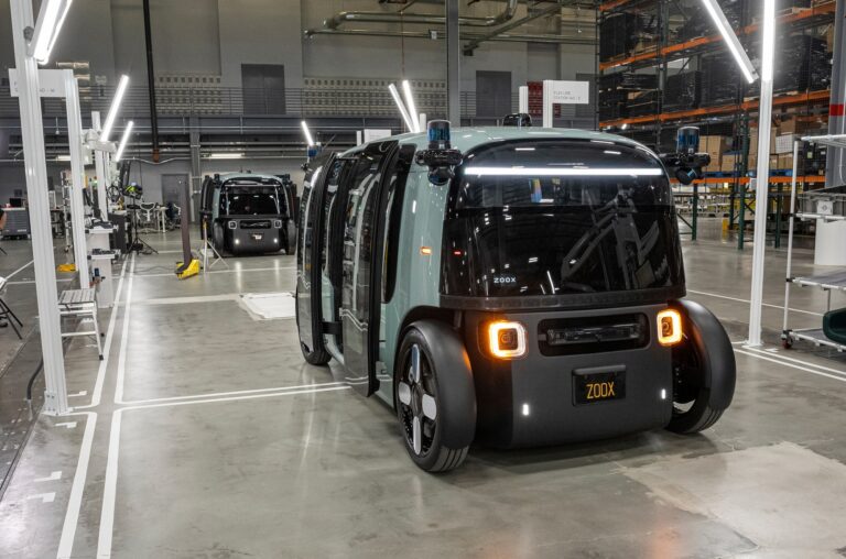 Zoox empieza con robotaxis en la vía pública de Las Vegas
